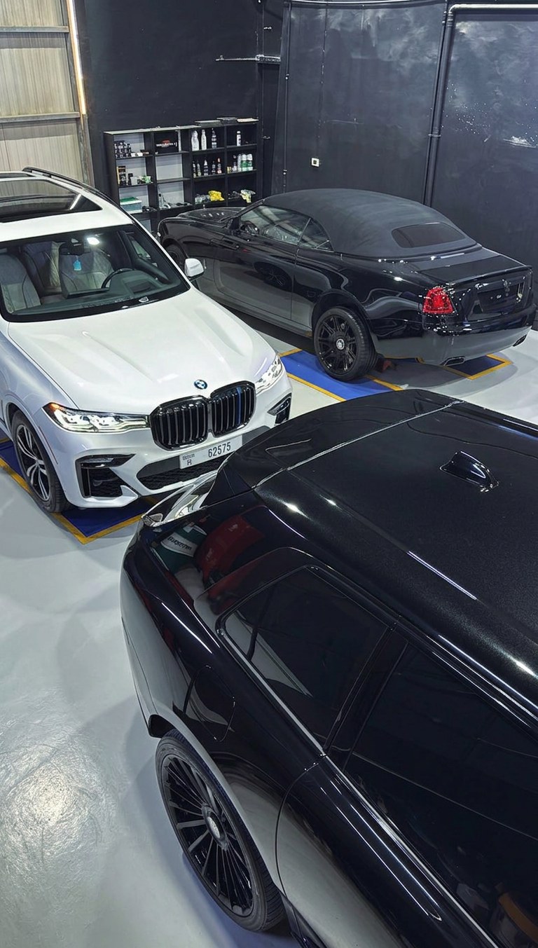 BMW X7 M50i, Rolls-Royce Dawn and Rolls-Royce Ghost inside the BRITFIX workshop